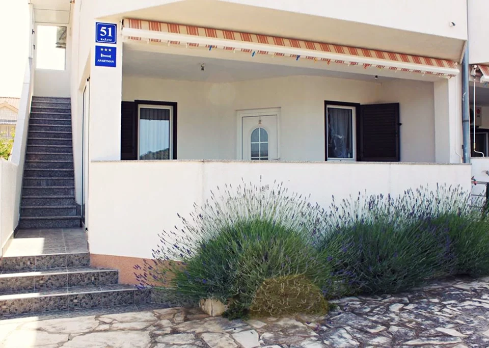 03-Apt02-entrance1
